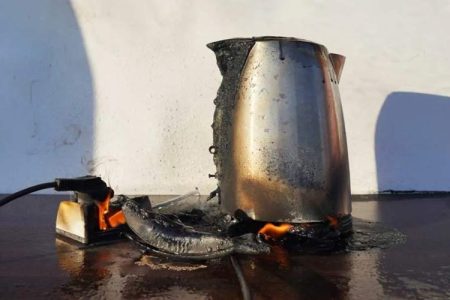 نوسانات برق آتش بر جان وسایل مردم