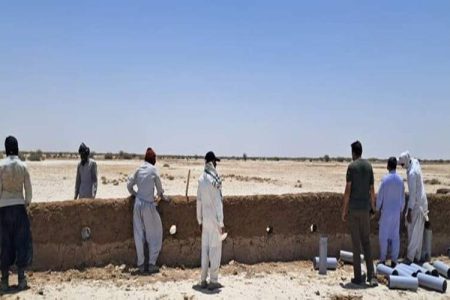 دیوار گِلی سپر سیستان در برابر ریزگردها