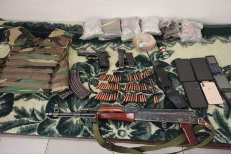 قاچاقچی مسلح مواد مخدر در زاهدان دستگیر شد