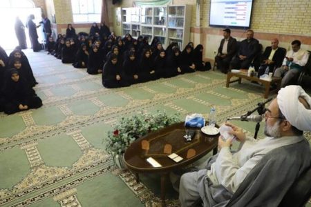 نماینده ولیفقیه پاسخگوی پرسشهای دانشآموزان