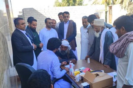 ارائه خدمات درمانی رایگان به نمازگزاران بیرک