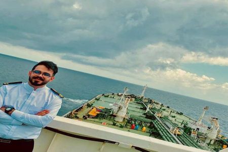 از مهرستان کم‌برخوردار تا فرماندهی آب‌های جهان