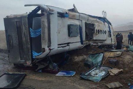 واژگونی ۲ اتوبوس در محور زاهدان به نصرت‌آباد