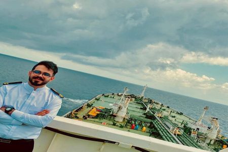 از مهرستان کم‌برخوردار تا فرماندهی آب‌های جهان