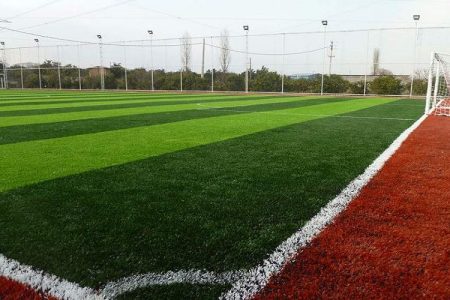 احداث ۱۰ زمین چمن ورزشی در سیستان