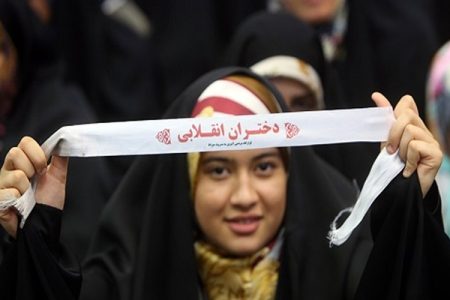 زنان پرچم‌داران احیای هویت اسلامی انقلاب