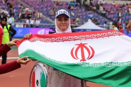 مسیر شهدا را تا پیروزی حق بر باطل ادامه می‌دهم