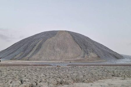 گل‌فشان‌ بندر تنگ کنارک فعال شد