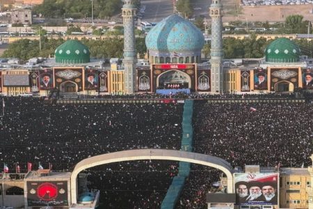 قم، غرق خروش عاشقان در تشییع رهبر شهید