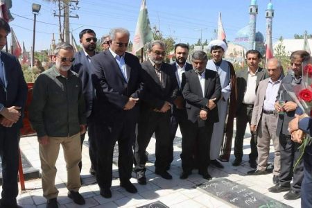 آغاز هفته دولت با ادای احترام به شهدا