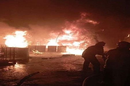 حریق گسترده در انبار غیرمجاز سوخت زاهدان مهار شد